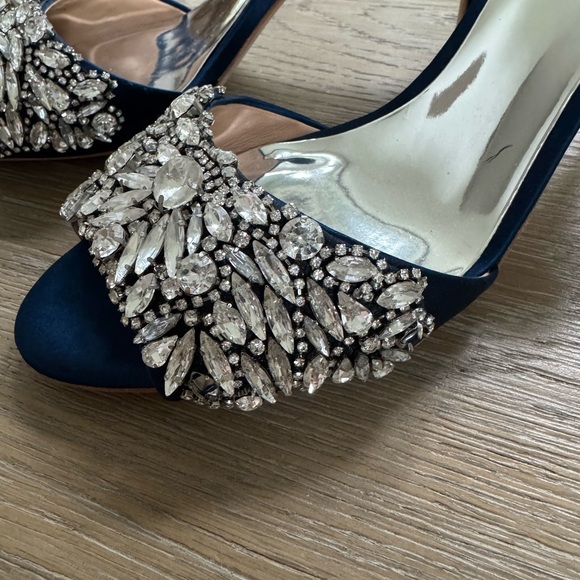 BADGLEY MISCHKA women’s stormy blue Candace Embellished Pumps Heels shoes size 9 - Picture 9 of 10